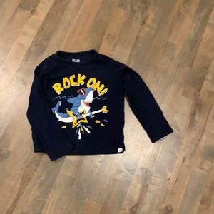 Gap Playtime Favorites “Rock On” Shark shirt, size 4t